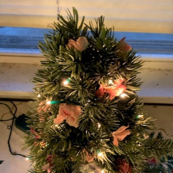 Vintage One-of-a-Kind Victorian Style Floral 21-inch Rose Tree with Lights - Picture 5 of 9